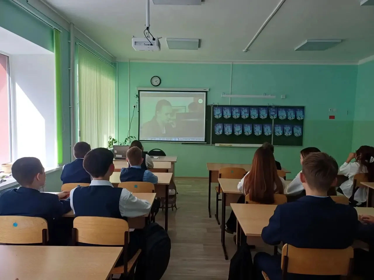 3 сентября в 7а классе прошло установочное занятие курса «Россия — мои горизонты». Оно ...