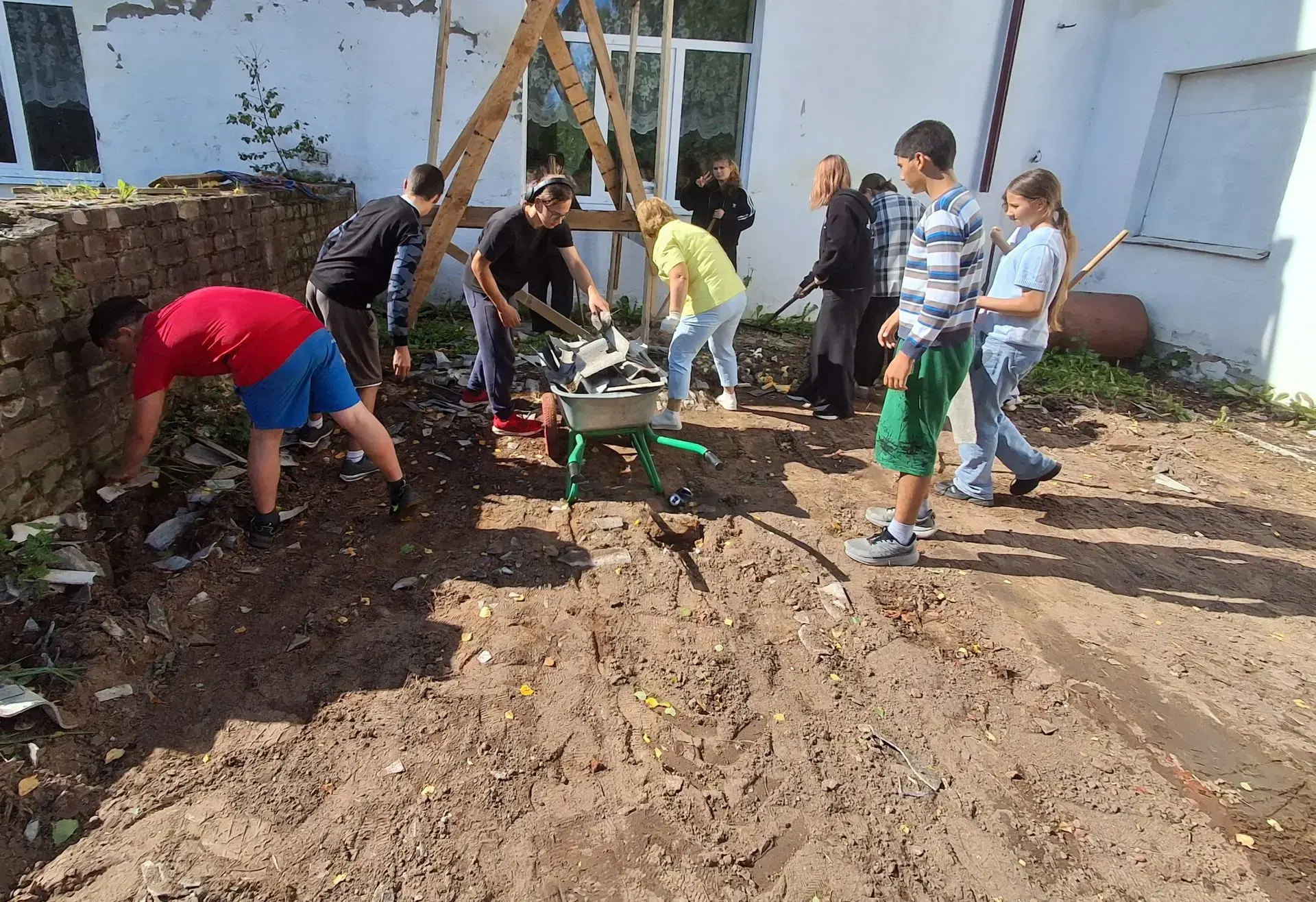Сегодняшний день в лагере труда и отдыха прошел максимально насыщенно. 🗓️ Традиционно ...