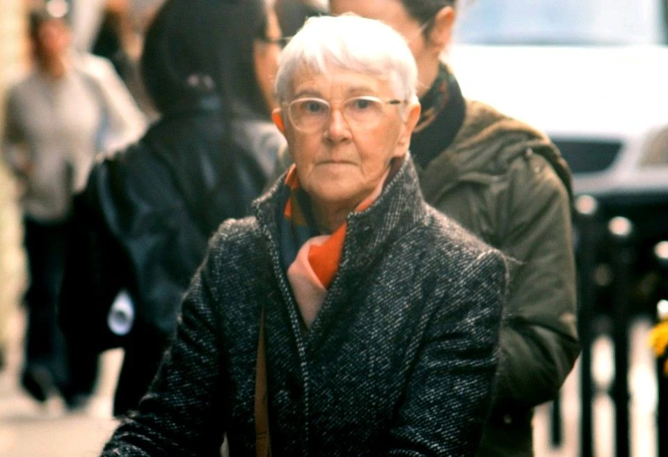 Когда с льготников не смогут взыскать переплату: новое решение суда 👵❌💰📝⚖️     Все чаще суды выносят