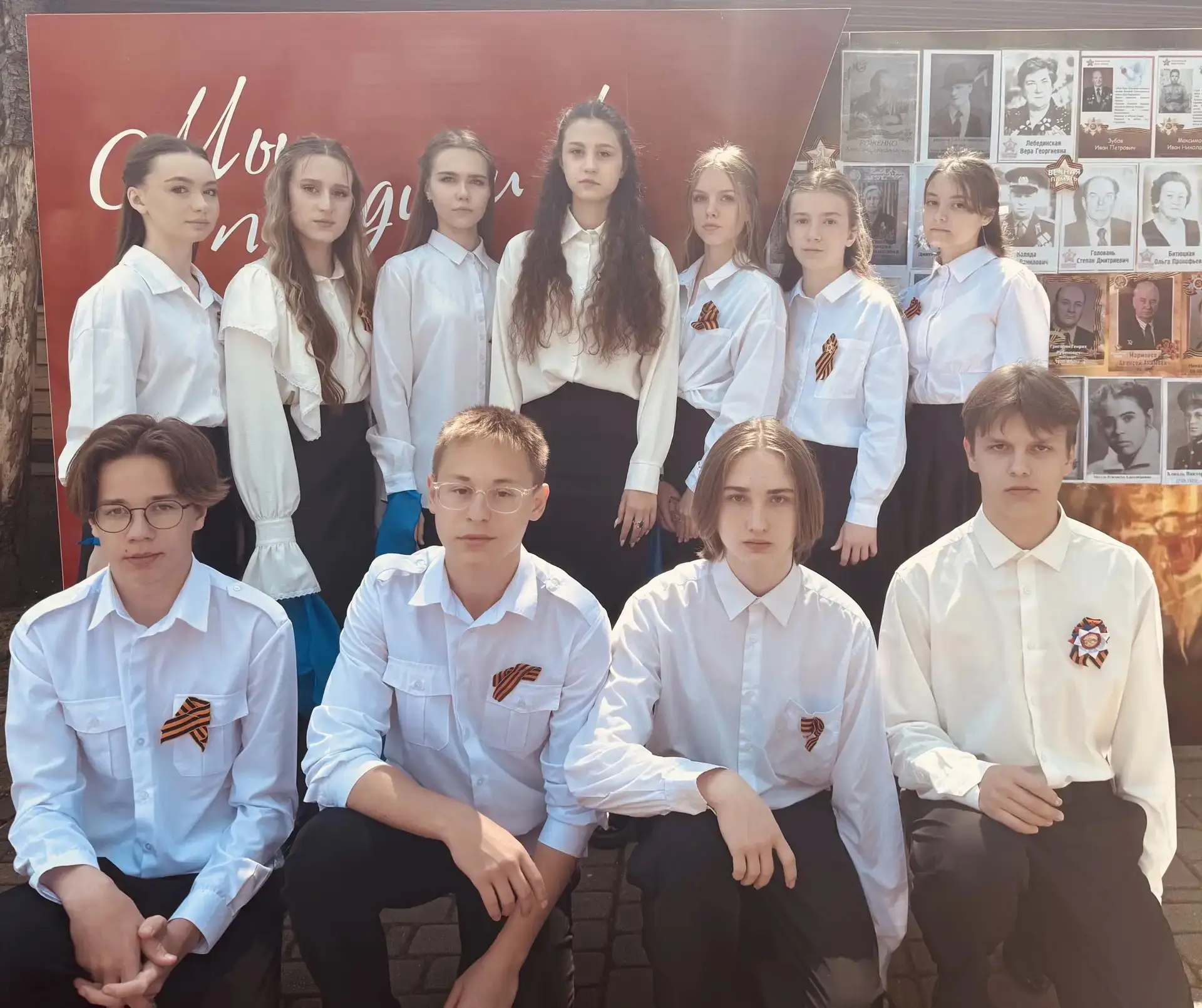 Ученики 8-10 классов сегодня приняли участие в танцевальном флешмобе «Синий платочек» в Новороссийск