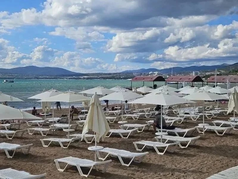 🌊 Вода в Черном море остывает по-летнему: сколько еще можно купаться