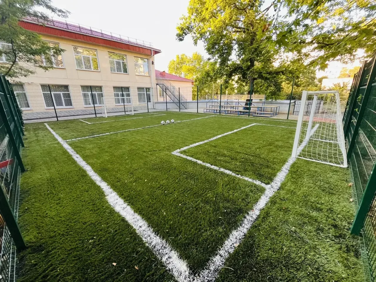 Радостные новости ✨

⚽️ Спешим рассказать, что в нашем саду завершаются работы по обустройству новог