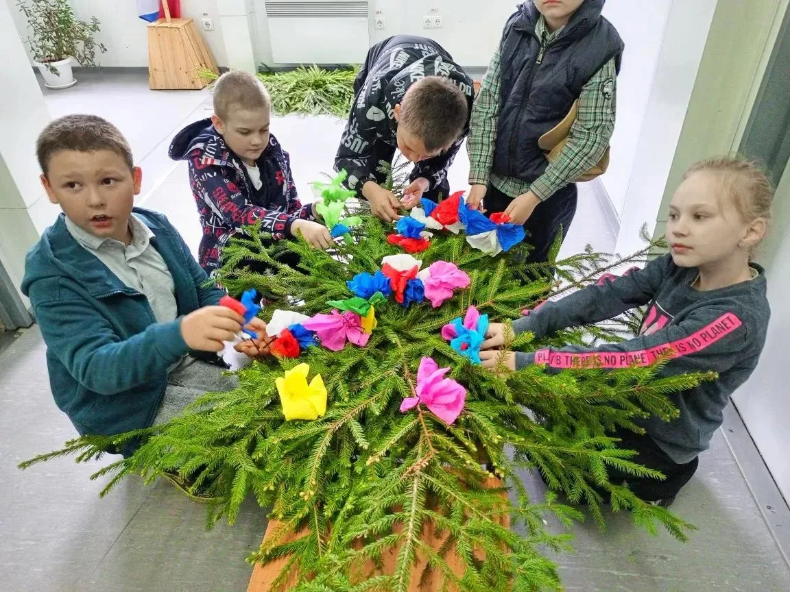 В преддверии Дня Победы в нашей школе продолжается подготовка к празднику. Ученики, род...