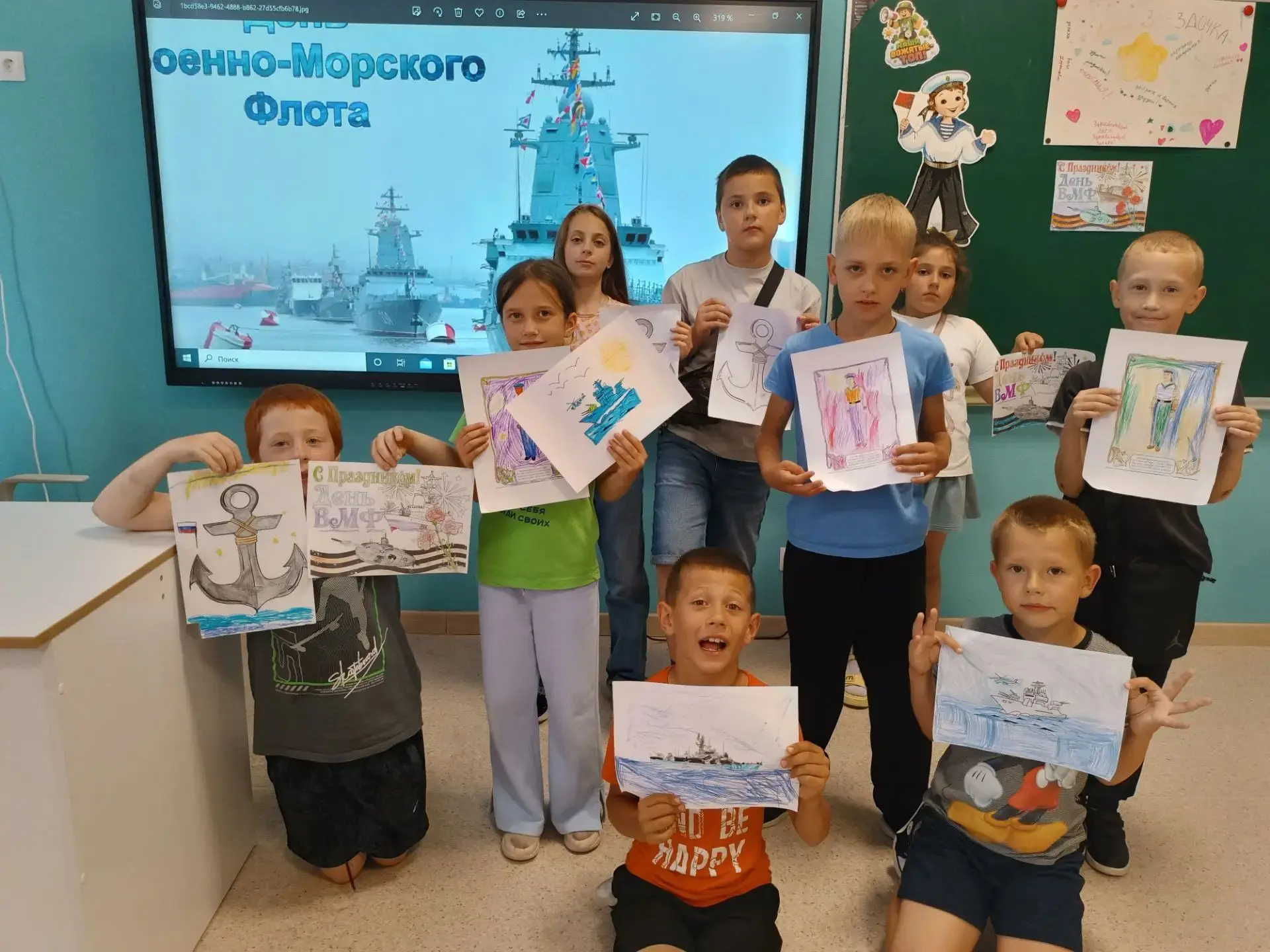 Сегодня в летнем лагере «Звёздочка» прошло мероприятие, посвящённое Военно‑морскому флоту. Дети с ув