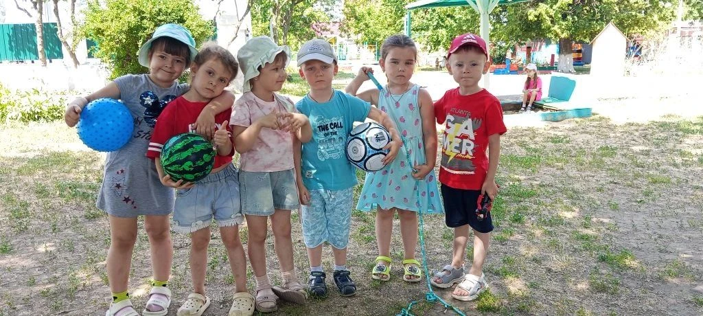 Подвижные игры в детском саду совершенствуют навыки основных движений, умение ребёнка б...