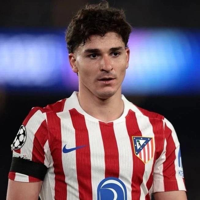 ⚽️ Хулиан Альварес настаивает на своём — он отвергает предложения из АПЛ