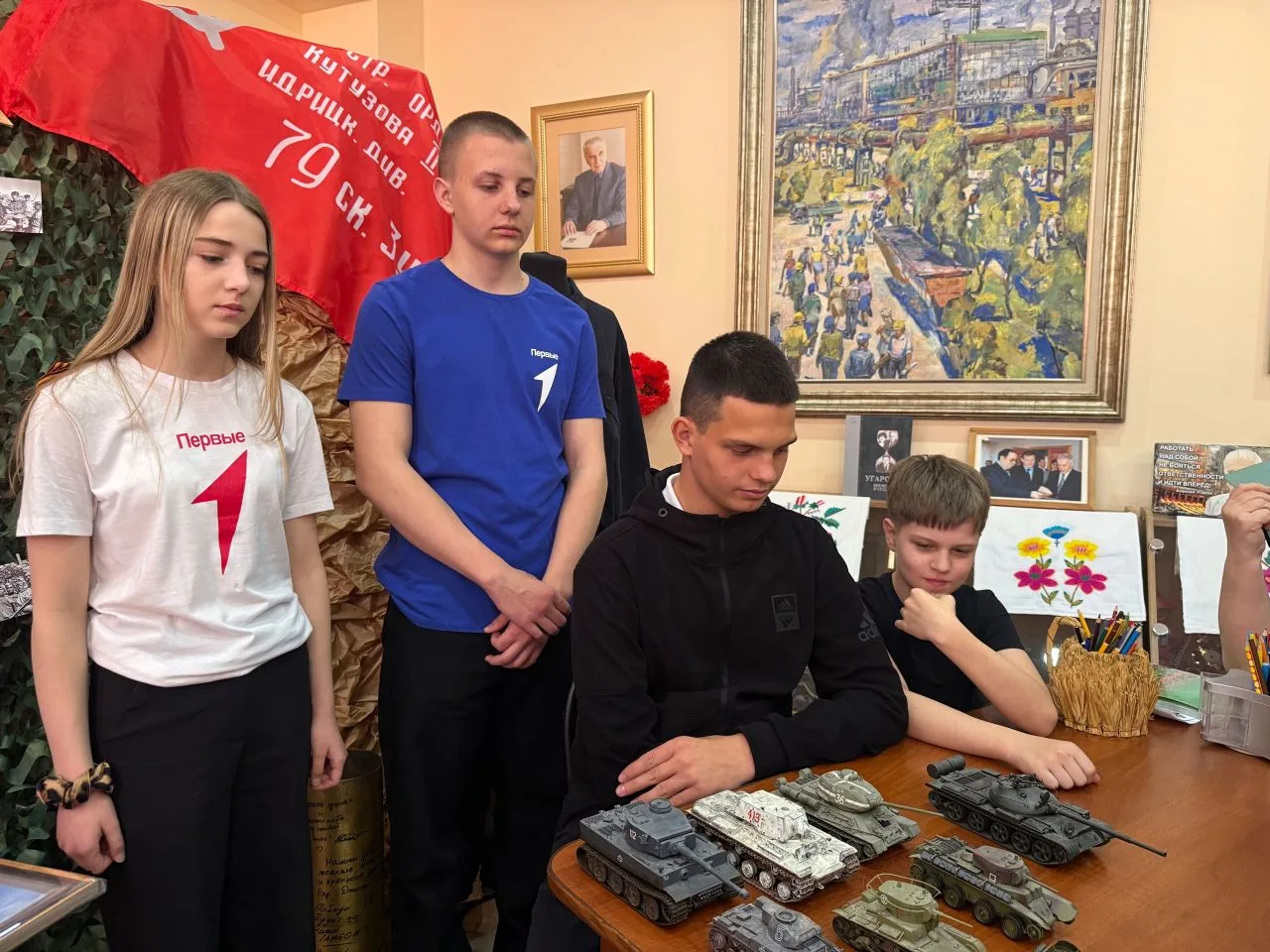 📚Экскурсии в  Штабе Победы Учитель истории Венков Кирилл Денисович рассказал учащимся о танках и про