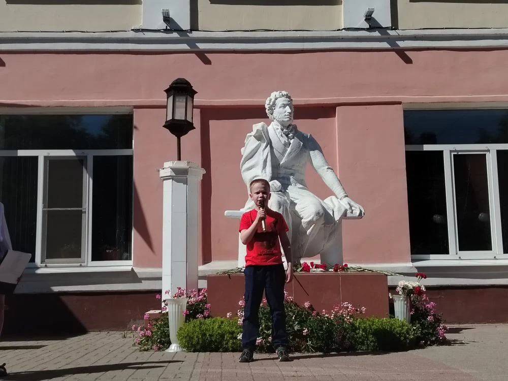 Наш Пушкин❤️, наш школьный двор🤗, наша память🫶🔥