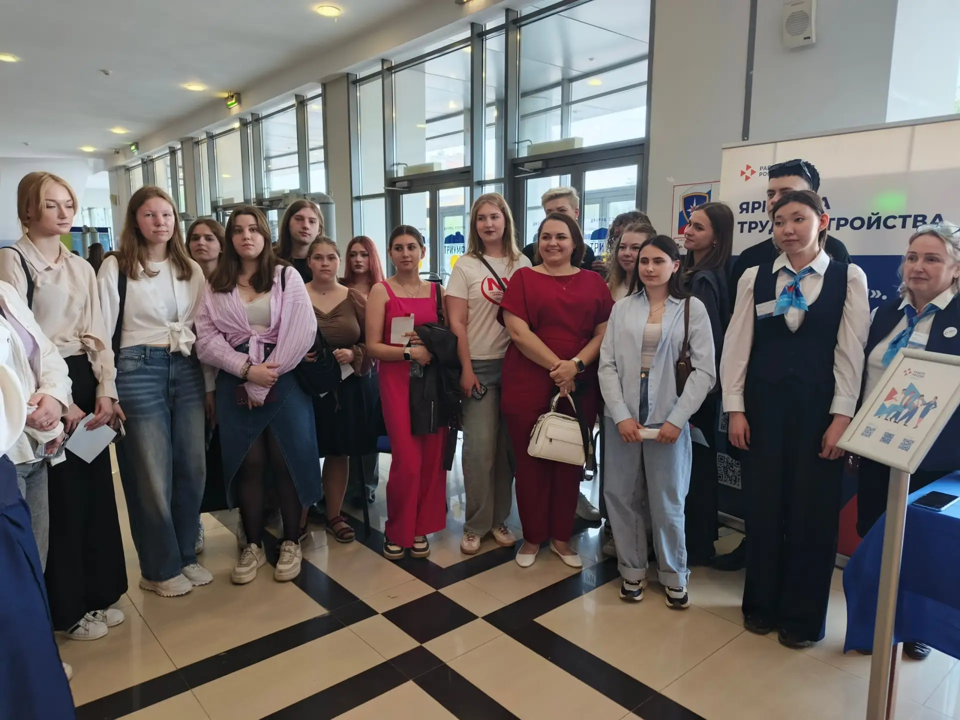 Более 200 человек посетили ярмарку трудоустройства в Люберцах  🤝 В ДС «Триумф» прошла ярмарка трудоу