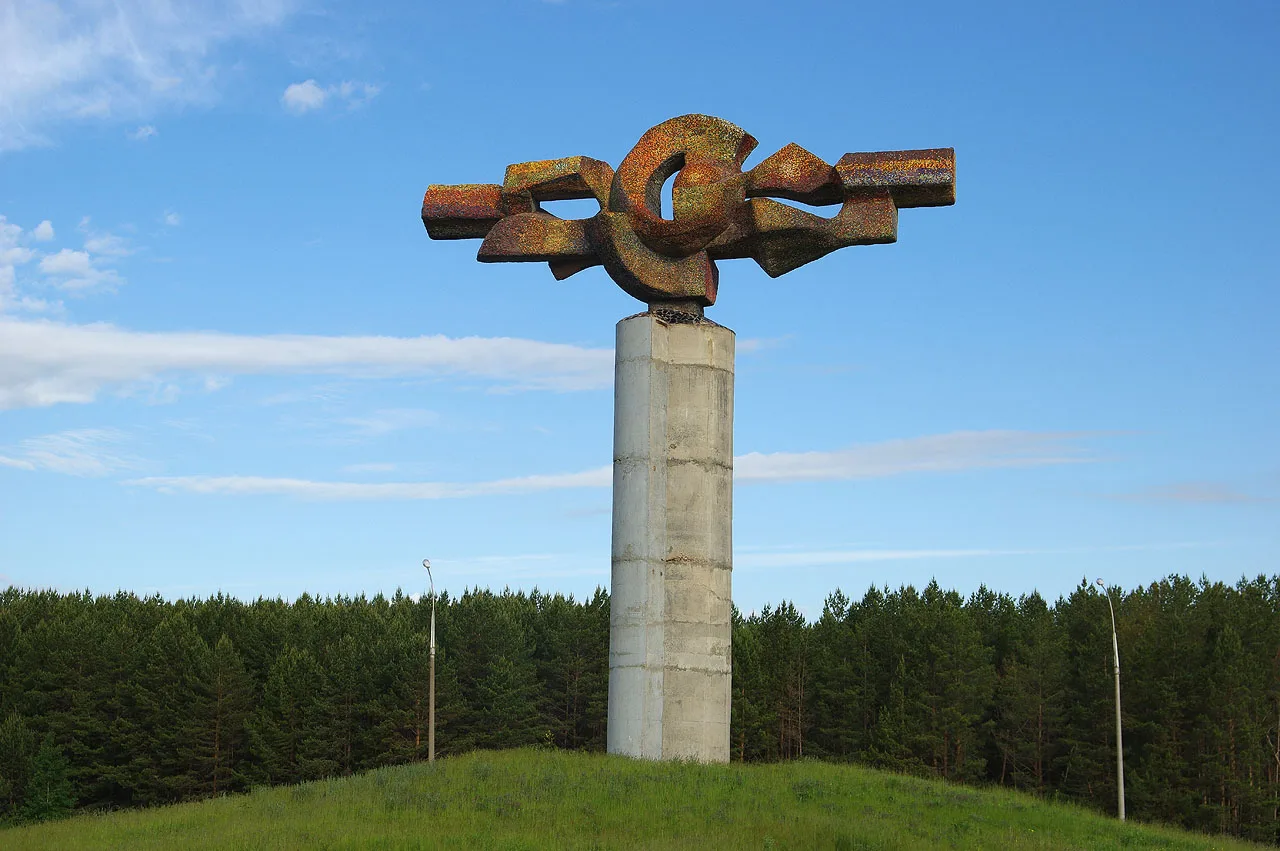 "Энергия" ("Сердце Галактики") весит 150 тонн - это одна из самых массивных скульптур в регионе. И е