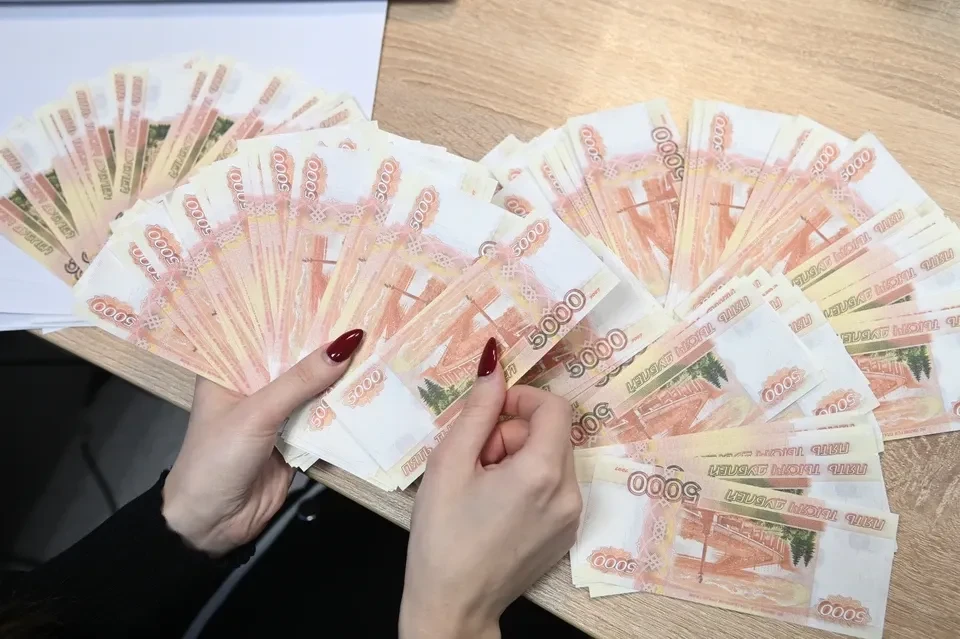 В Свердловске шесть предпринимателей оштрафовали за открытую выкладку табака