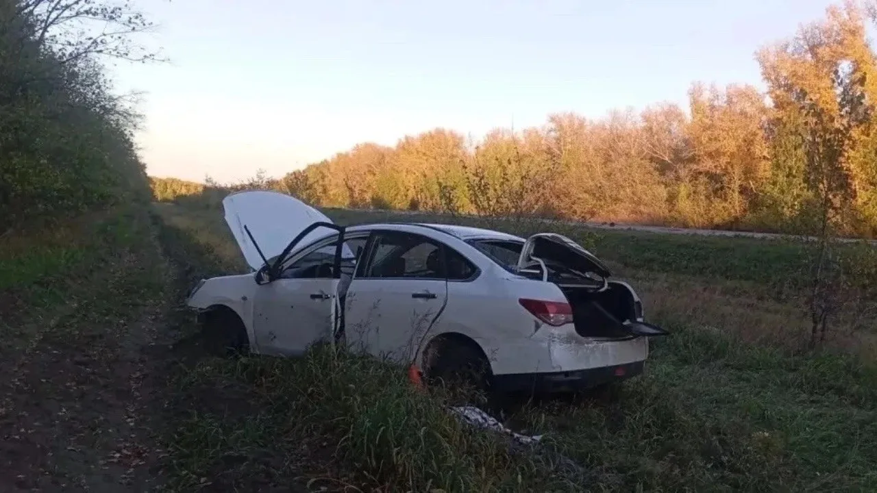 Погиб водитель перевернувшегося Ниссана под Новосибирском