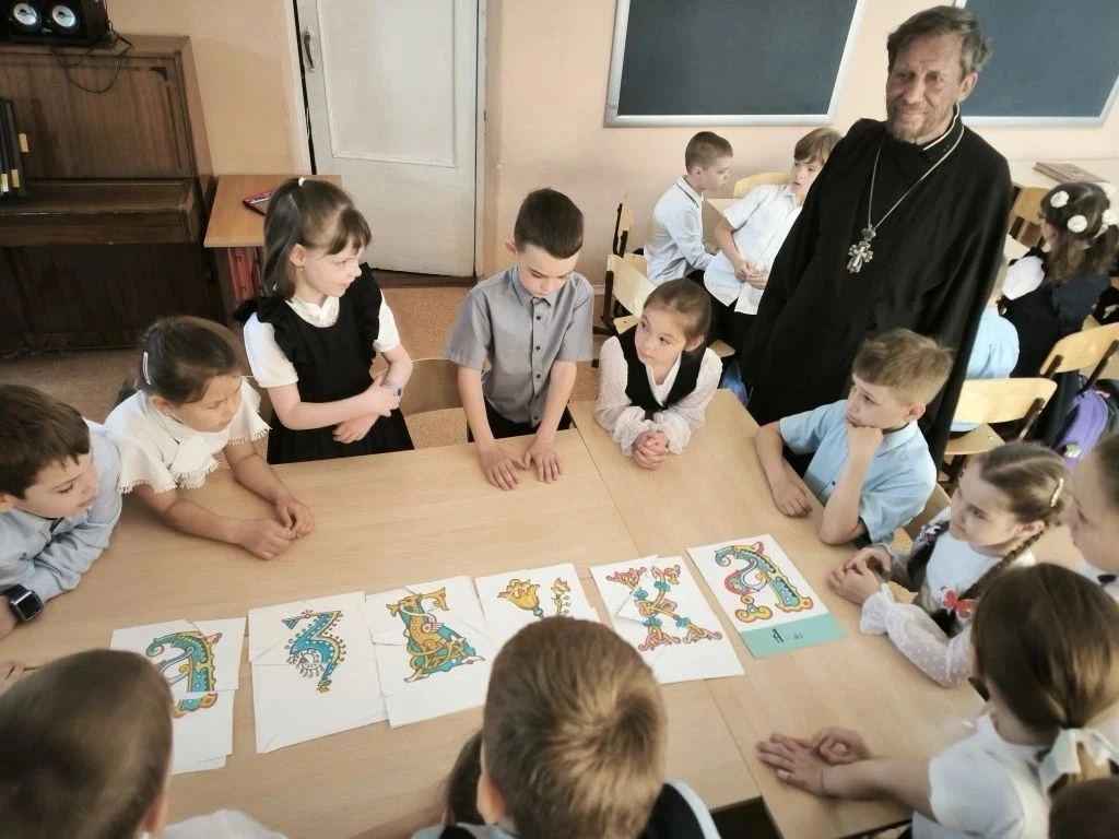 18 мая в МБОУ «Лицей Климовска»  состоялась встреча учащихся  первого класса с протоиереем Борисом Т