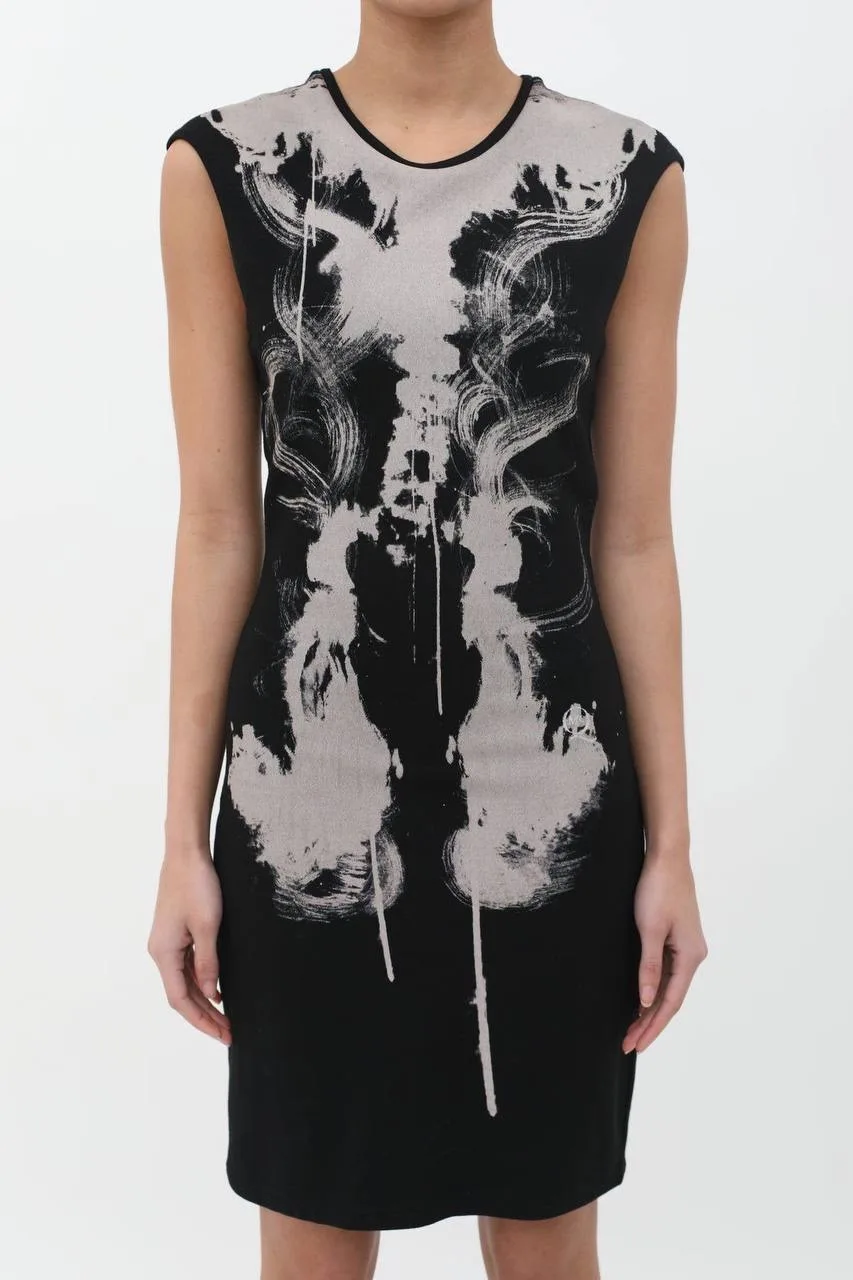 Помню это платье Alexander McQueen SS12, его тогда активно выгуливали американские селебрити. А вот 