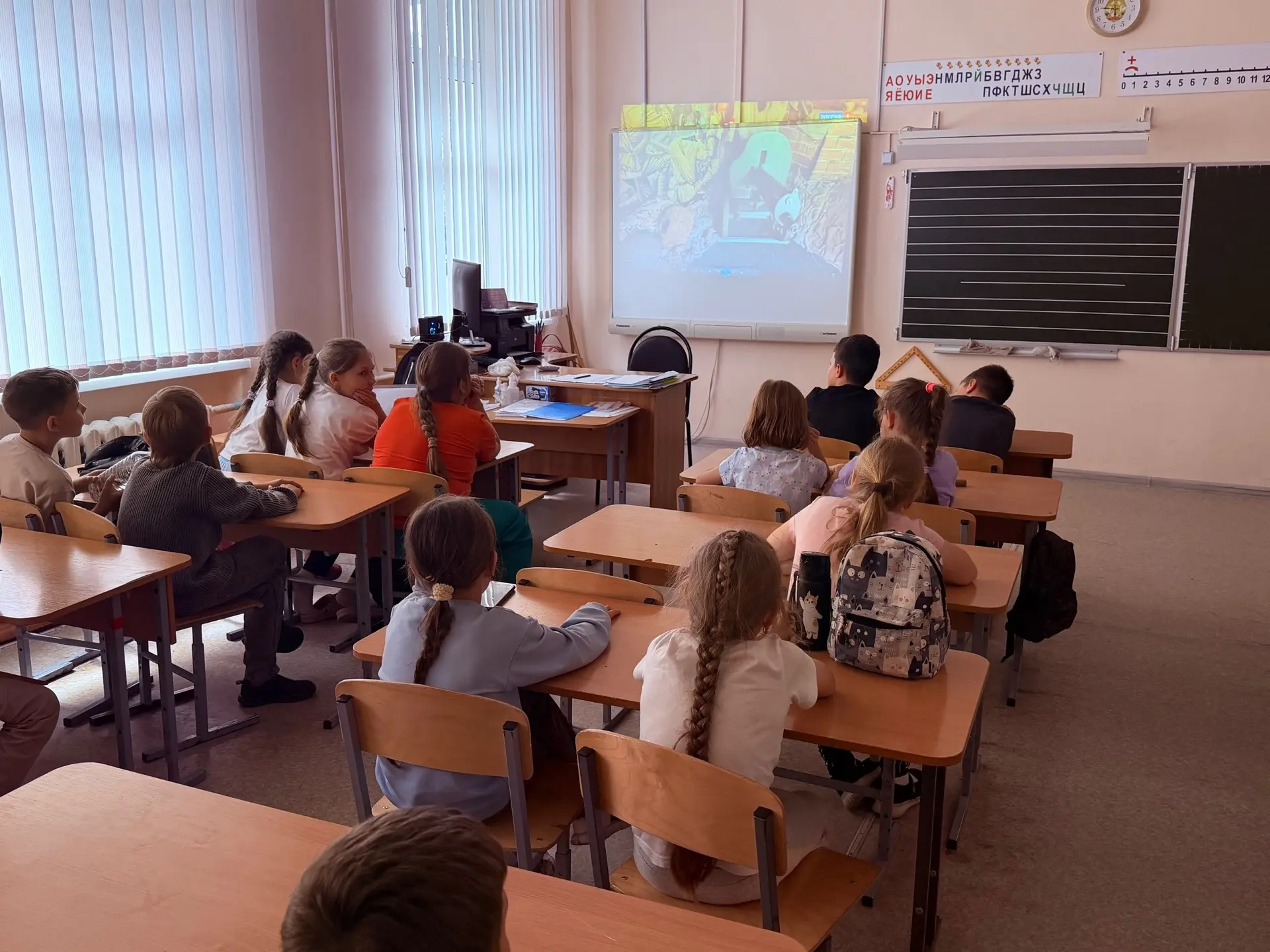 Сегодня, 22 июня, мы пришли к памятнику, чтобы возложить цветы. В День памяти и скорби нельзя молчат