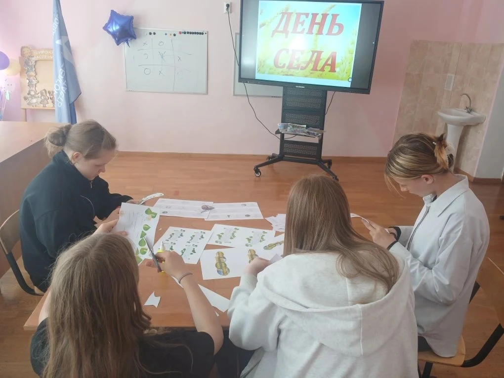🎉 День села в МОУ «Закутчанская СОШ»: творчество и тепло для односельчан! 🎉В нашей шк...