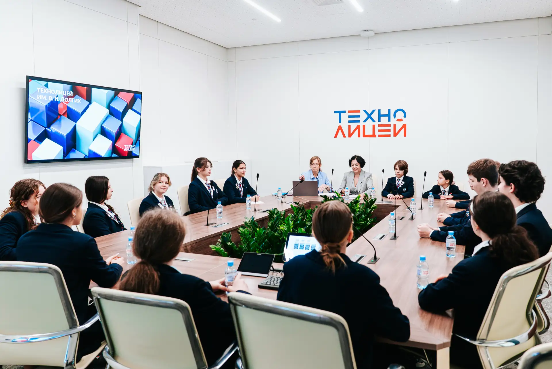 🤝 В конце учебного года состоялась традиционная встреча старост с директором.

Вместе подвели итоги