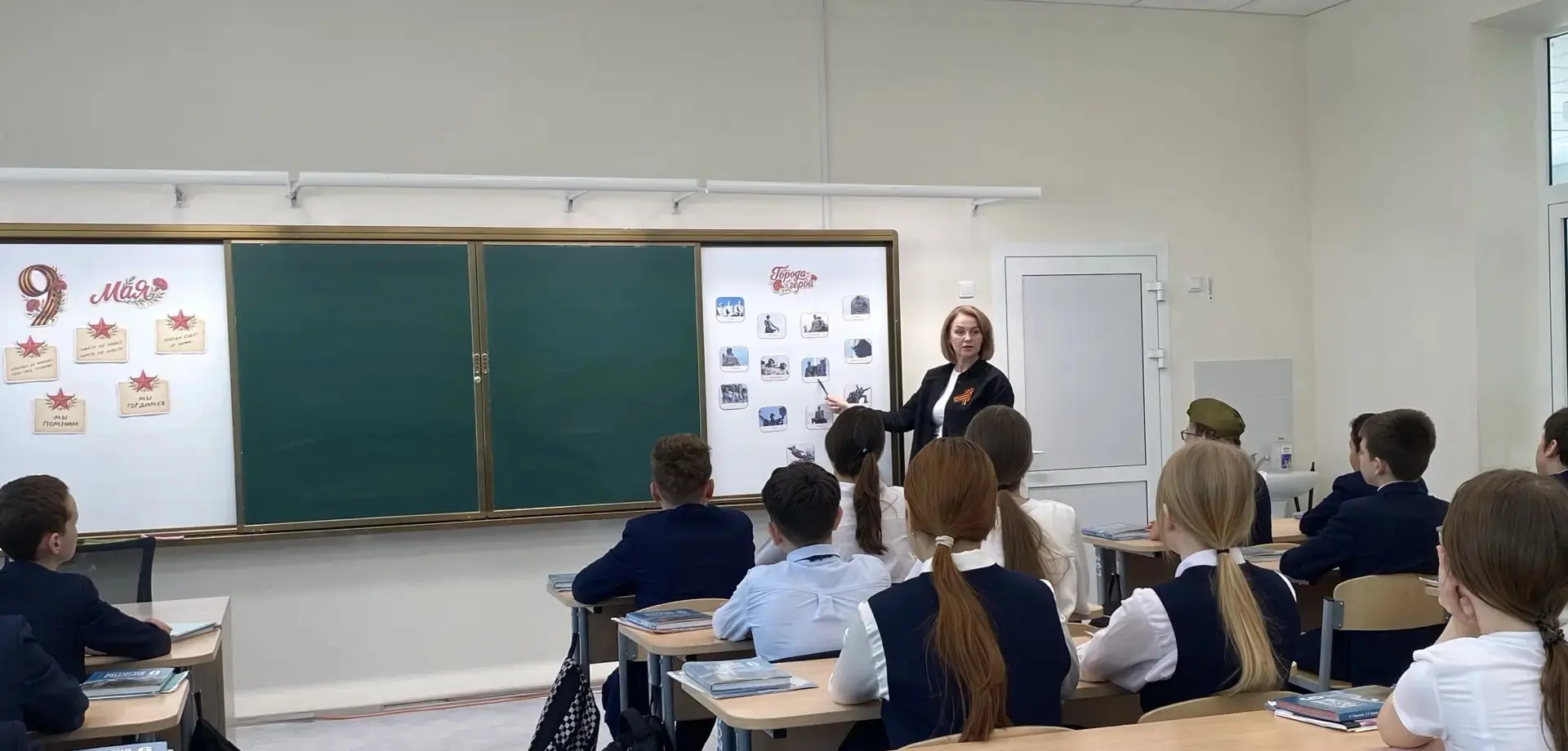 В преддверии Дня Победы в МБОУ «СОШ №56» г.Чебоксары проходят Уроки Мужества.  🕯 Это не просто класс