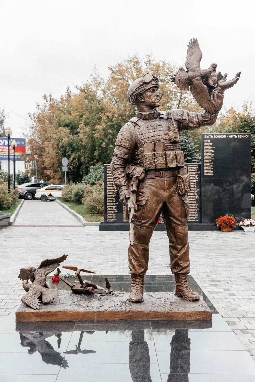 🤯 Неизвестные разрисовали памятник бойцам СВО в Орехово-Зуево. 

Заведено уголовное дело по статье 