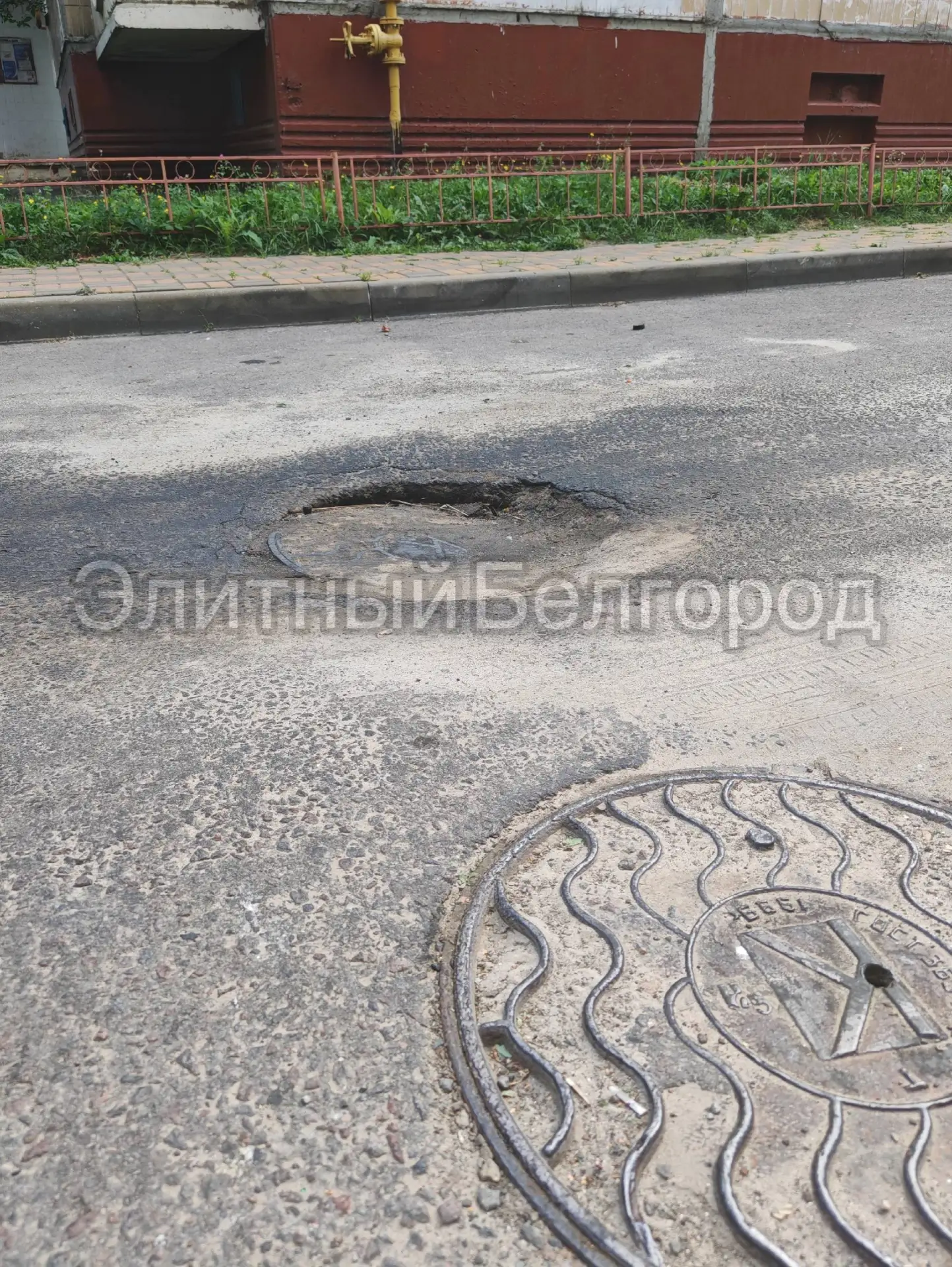 ❗️На улице 5 Августа, 1 провалился люк, — сообщают очевидцы