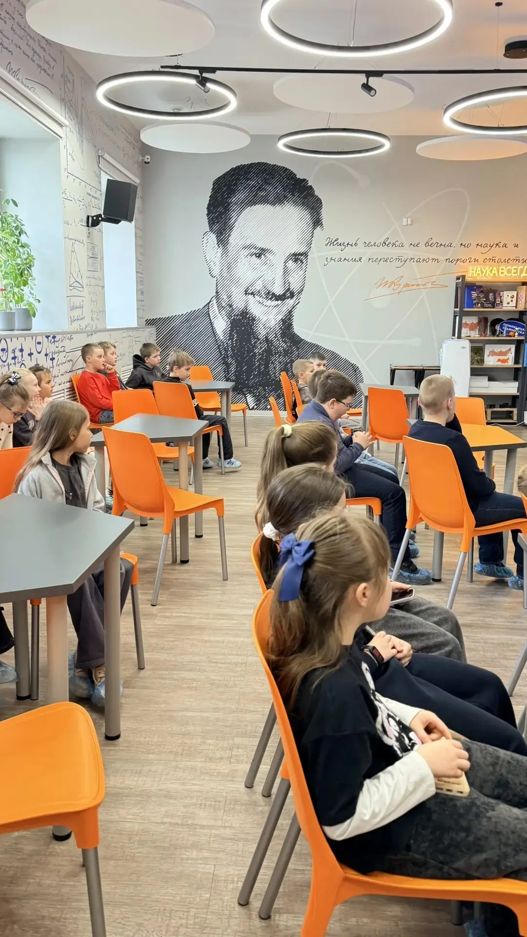Каникулы с пользой! Ребята 2у1 класса посетили «Центр атомной энергетики».  🔬На экскурсии «Из чего в