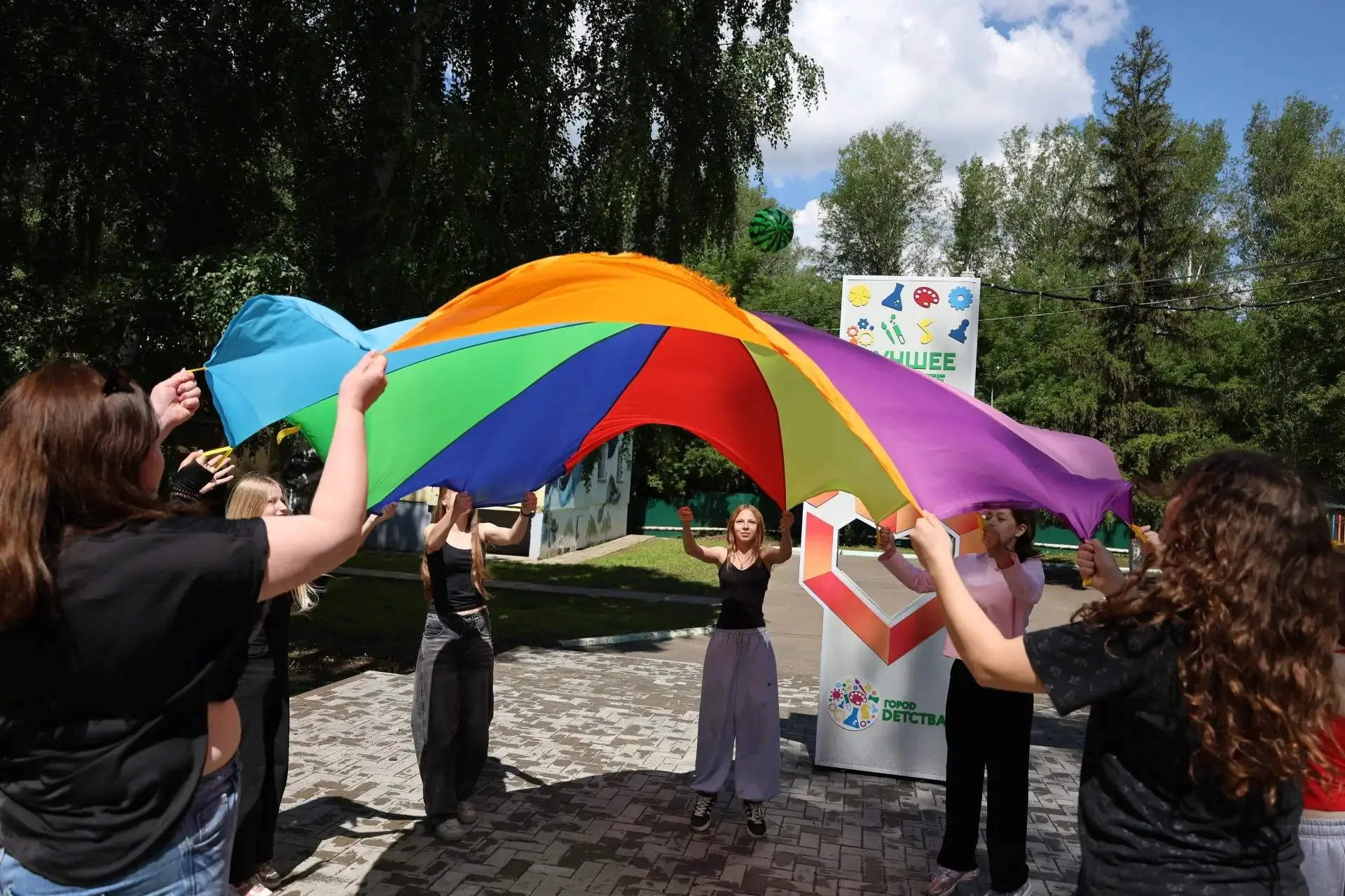 Открытый разговор о наркотиках с общественником в лагере «Город Детства» в Оренбурге