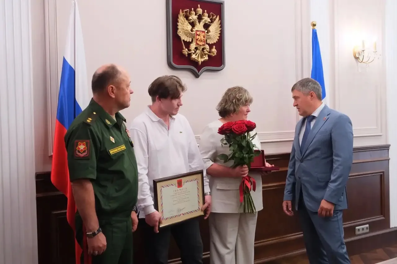 Родным погибшего разведчика Льва Цибизова вручили Звезду Героя России

Уроженец Краснокамска Лев Циб