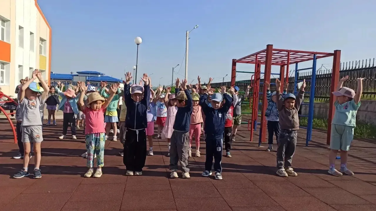 А вы знаете, с чего начинается день у наших воспитанников? Конечно же, с утренней гимнастики💪

Для 
