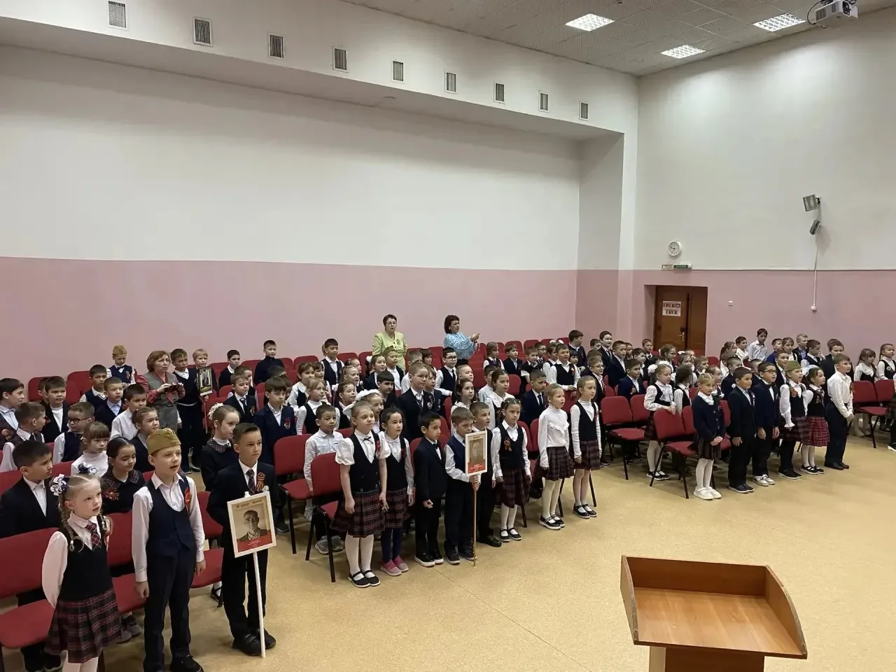 5 мая в школе №27 прошёл трогательный праздник, посвящённый Дню Победы, для самых маленьких учеников