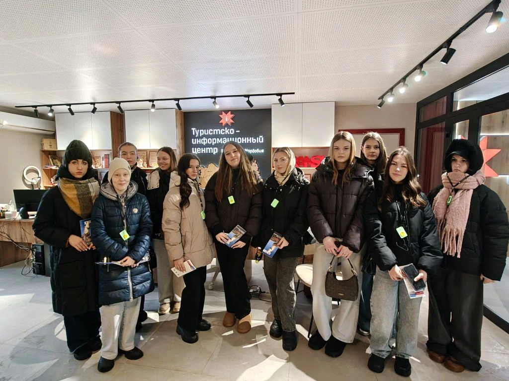 Открываем двери в мир туризма! ✈️🌍  Сегодня для учеников 9Б класса прошел насыщенный день, посвященн