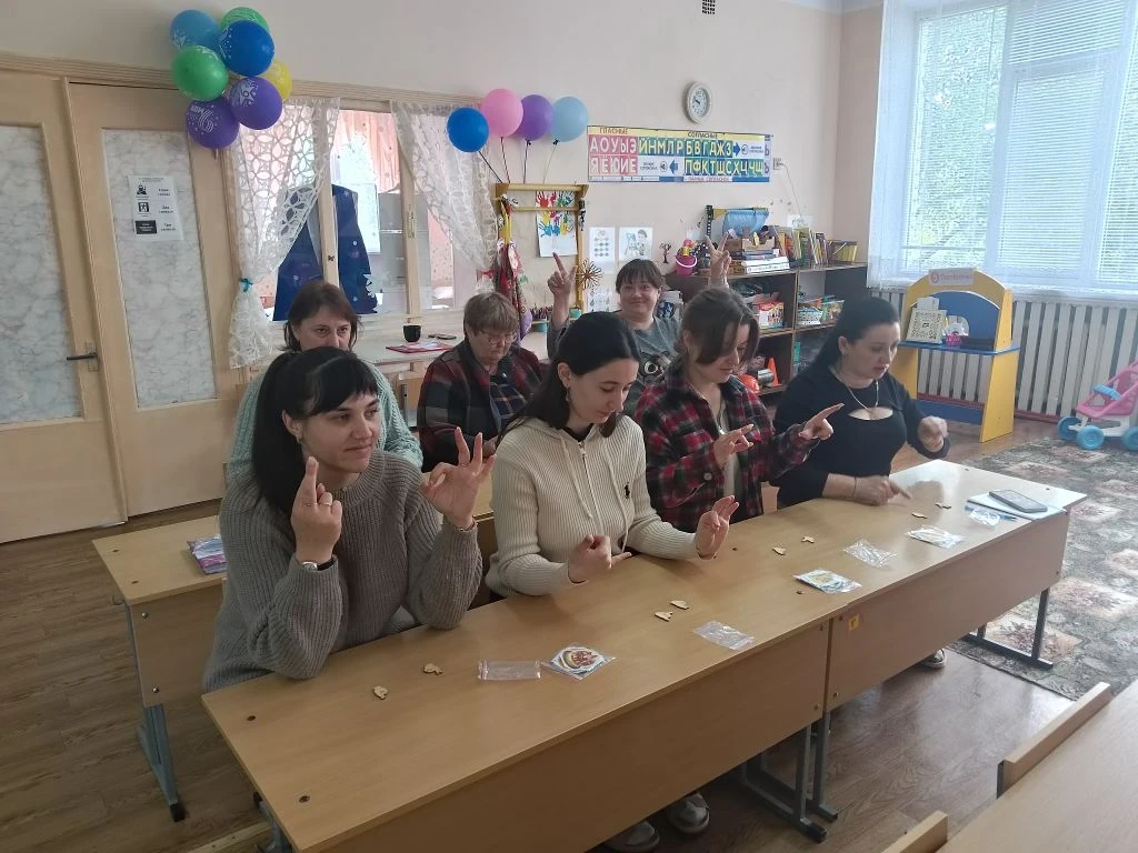 В детском саду работают не только воспитатели, но и специалисты, которые решают немалов...