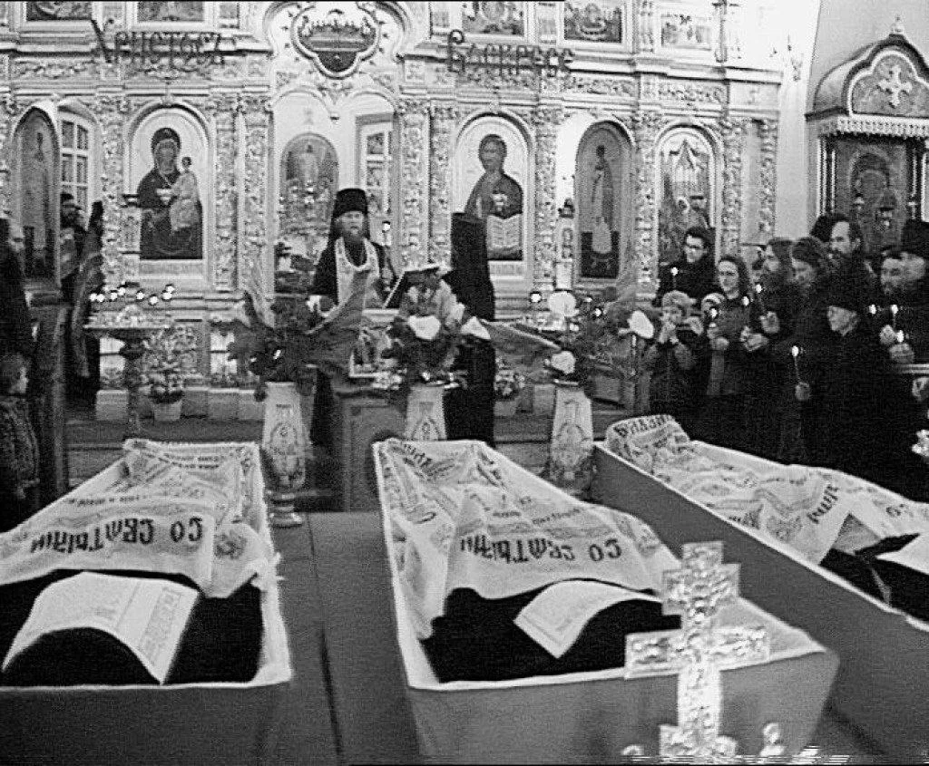 Тридцать три года назад, на Пасху, случилось то, что потрясло всю страну: в Оптиной пустыни от рук с