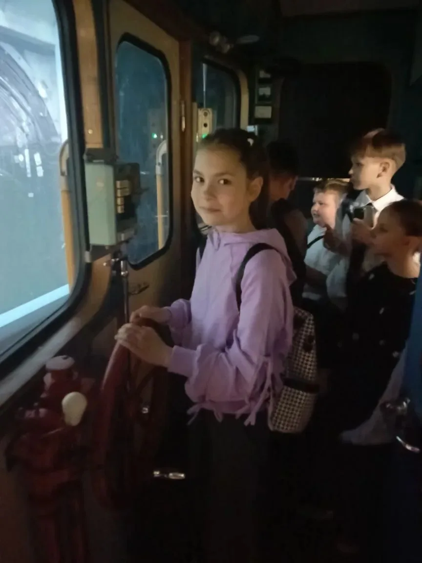 🚇 Водить поезда разрешается! Ученики лицея примерили профессии метрополитена  Знаете, что общего меж