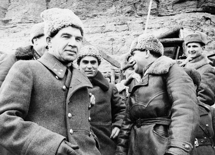 Про мажоров в СССР в послевоенные годы

Да, были такие и в те времена, даже несмотря на то, что мы у