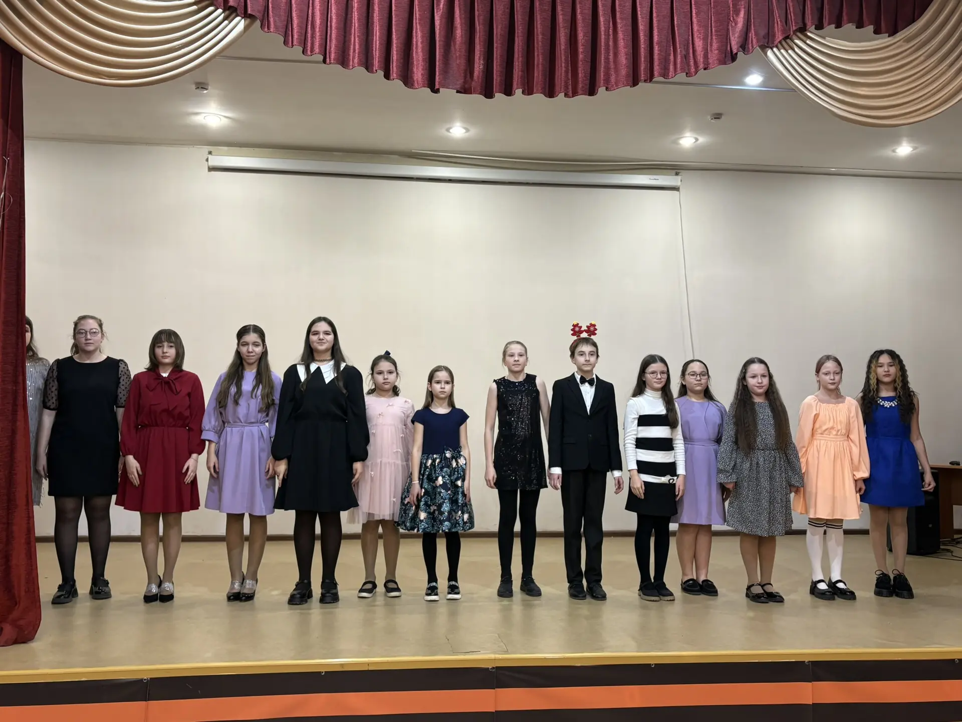#СОВА  🎄 Новогодний концерт: море радости и творчества! 🎄 Совсем недавно в нашей школе прошёл волшеб