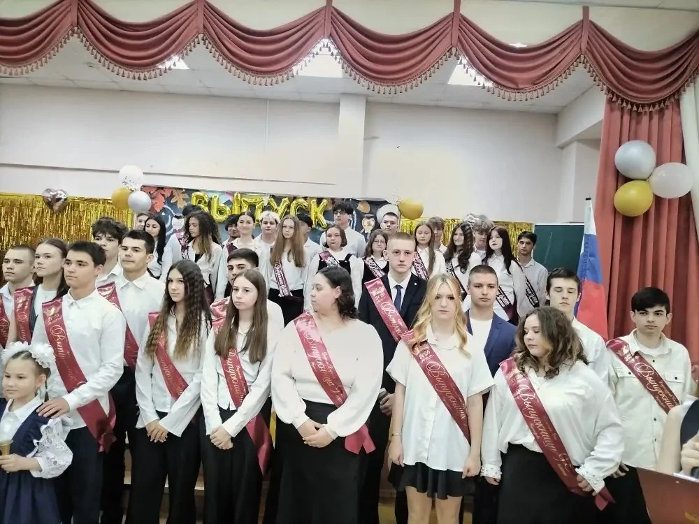 Последний звонок в 9 классе МОУ "СОШ имени А. П. Чехова" (Бужаровское отделение): Прощание с детство