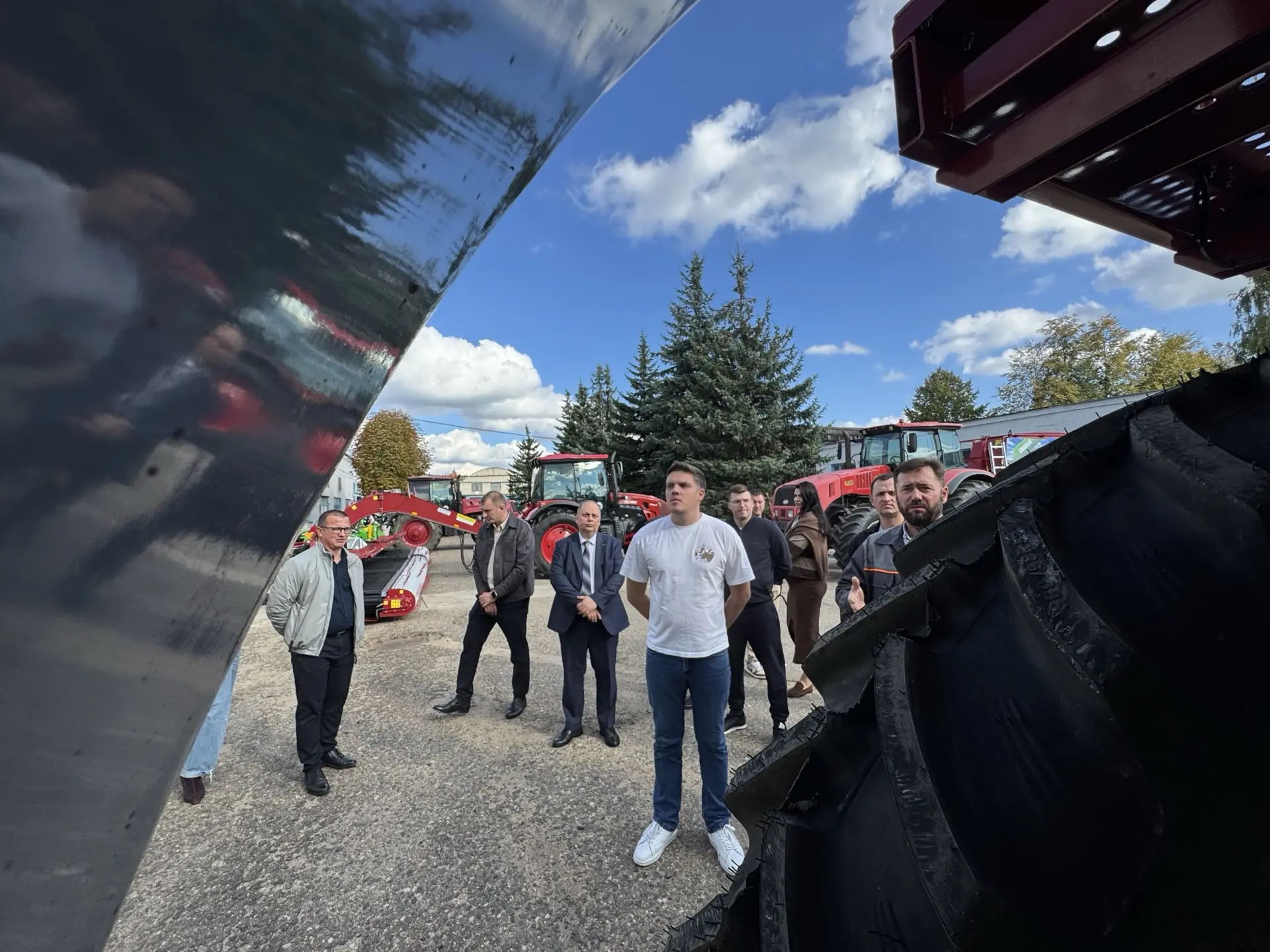 🚜 Делегация Краснодарского края посетила ведущие предприятия сельхозмашиностроения в Г...