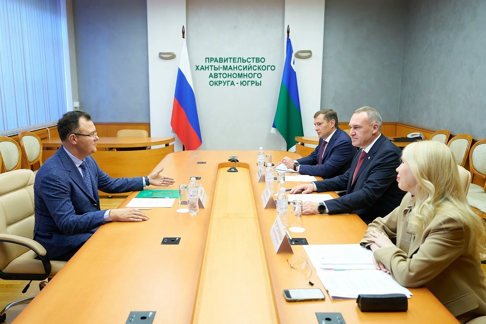 Губернатор Югры Руслан Кухарук провёл рабочую встречу с начальником Уральского управлен...