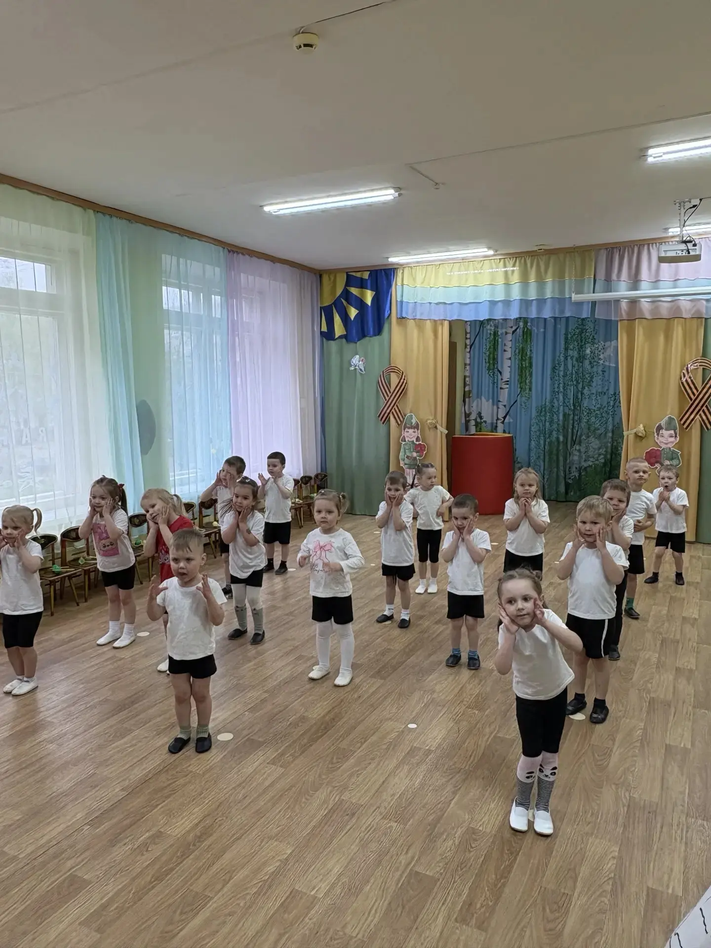 Центр развития ребёнка - детский сад "Ленок":   ДЕНЬ ОТКРЫТЫХ ДВЕРЕЙ В ГРУППЕ "СВЕТЛЯЧОК" 🚪🪲  "Нам с