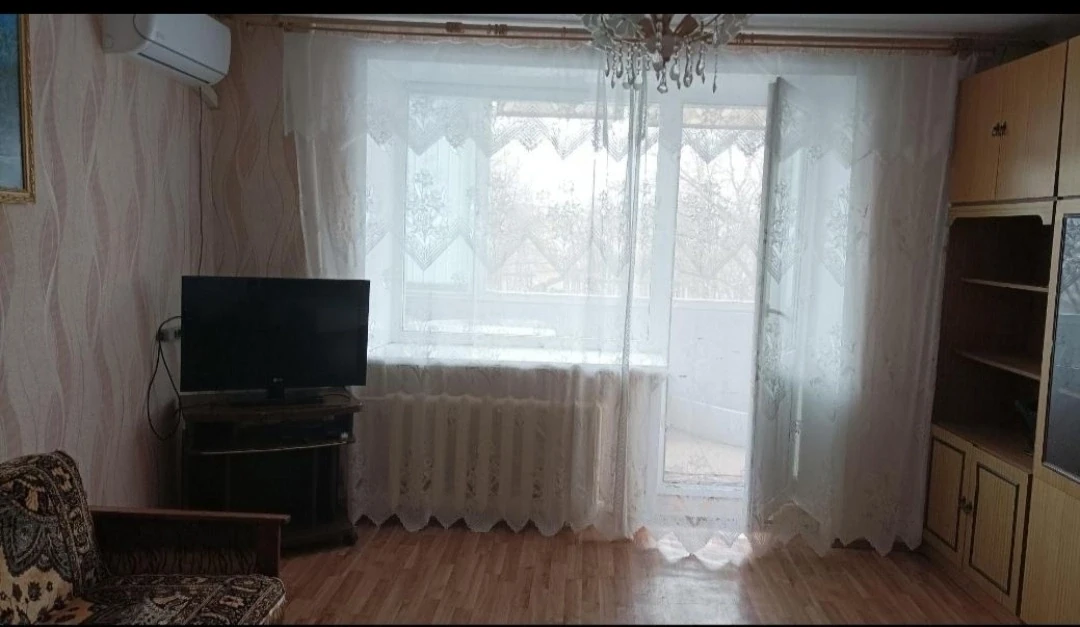 Сдам на длительный срок 2-х квартиру. Кондиционер, лоджия, огородик. Улица Гая, 93. Уют...
