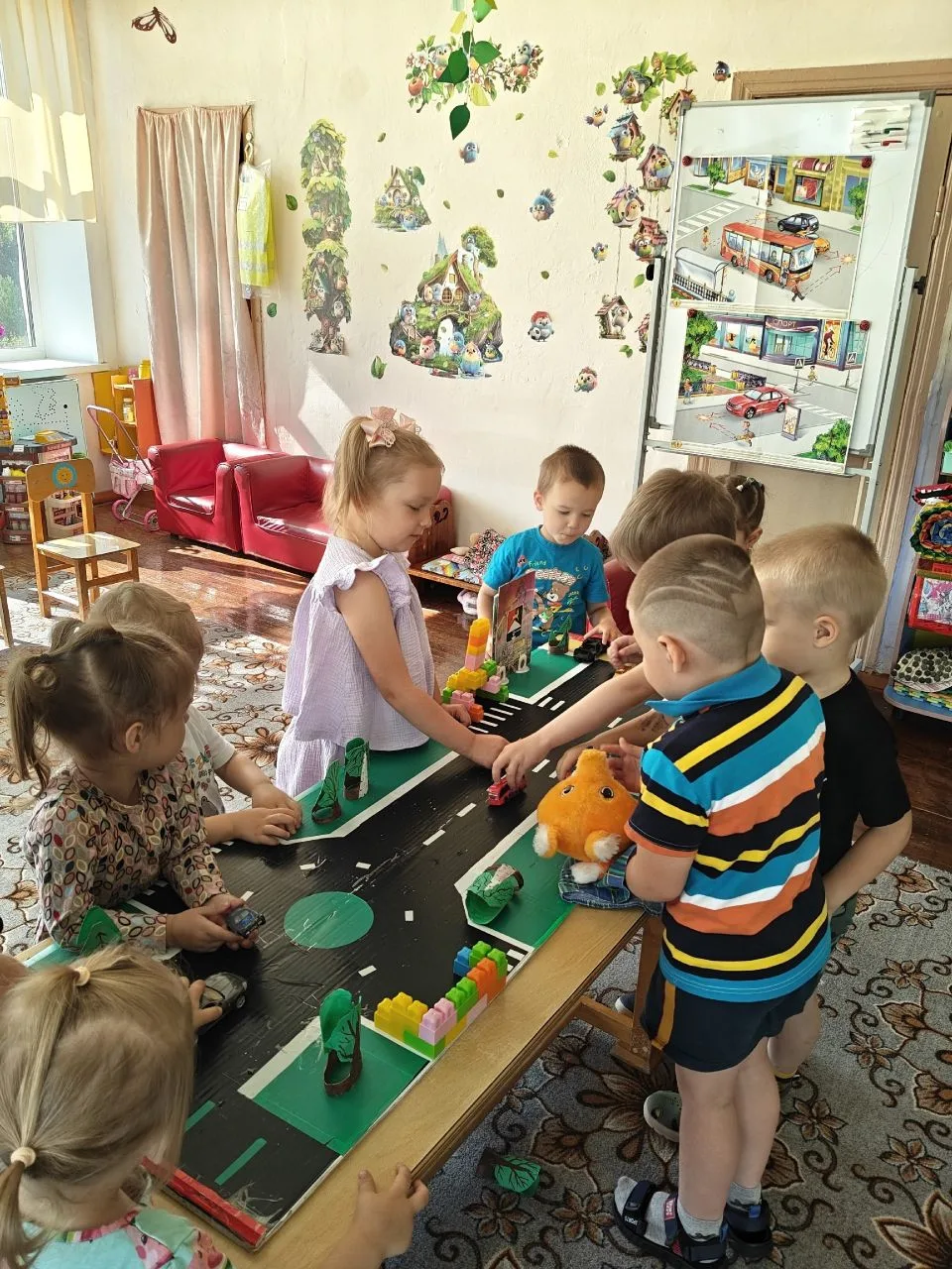 Сегодняшний день в детском саду был посвящен важной теме безопасности на дорогах. Через...
