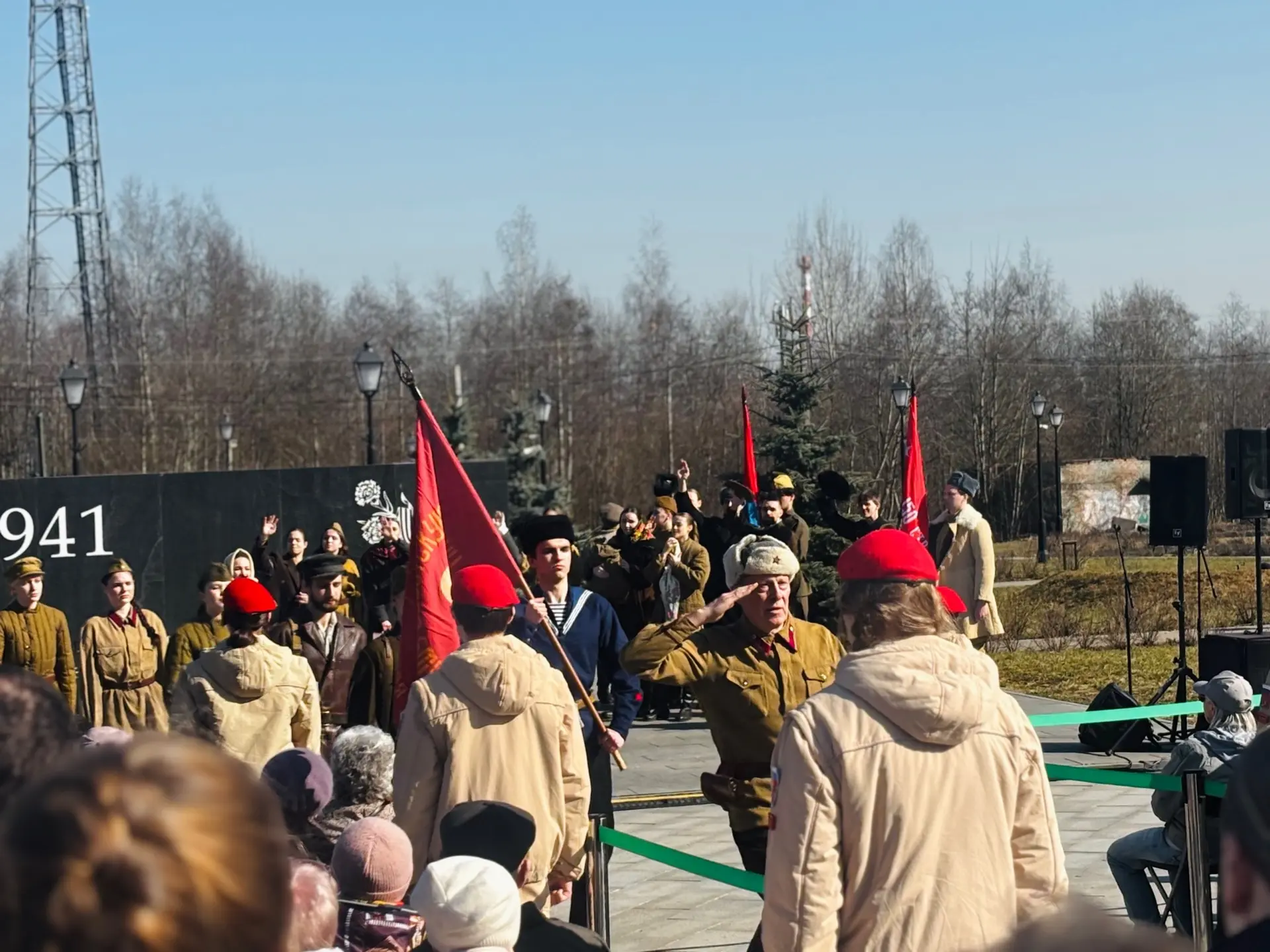 🇷🇺Сегодня участники движения "Юнармия" МОУ "СОШ № 2" г. Всеволожска совместно с юнармейским отрядом 