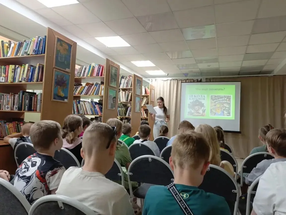 Последняя неделя во 2 классе? Не слышали? А 2В прочувствовали на себе! 🤭  Пятница прошла торжественн