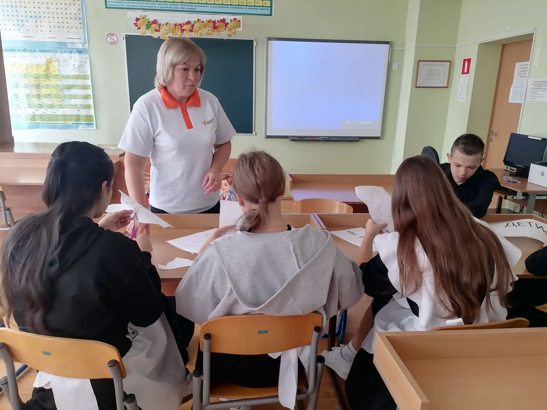 Сегодня в МБОУ "Краснокутская СОШ" имени Д. В. Свиридова "Боковского района  под руково...