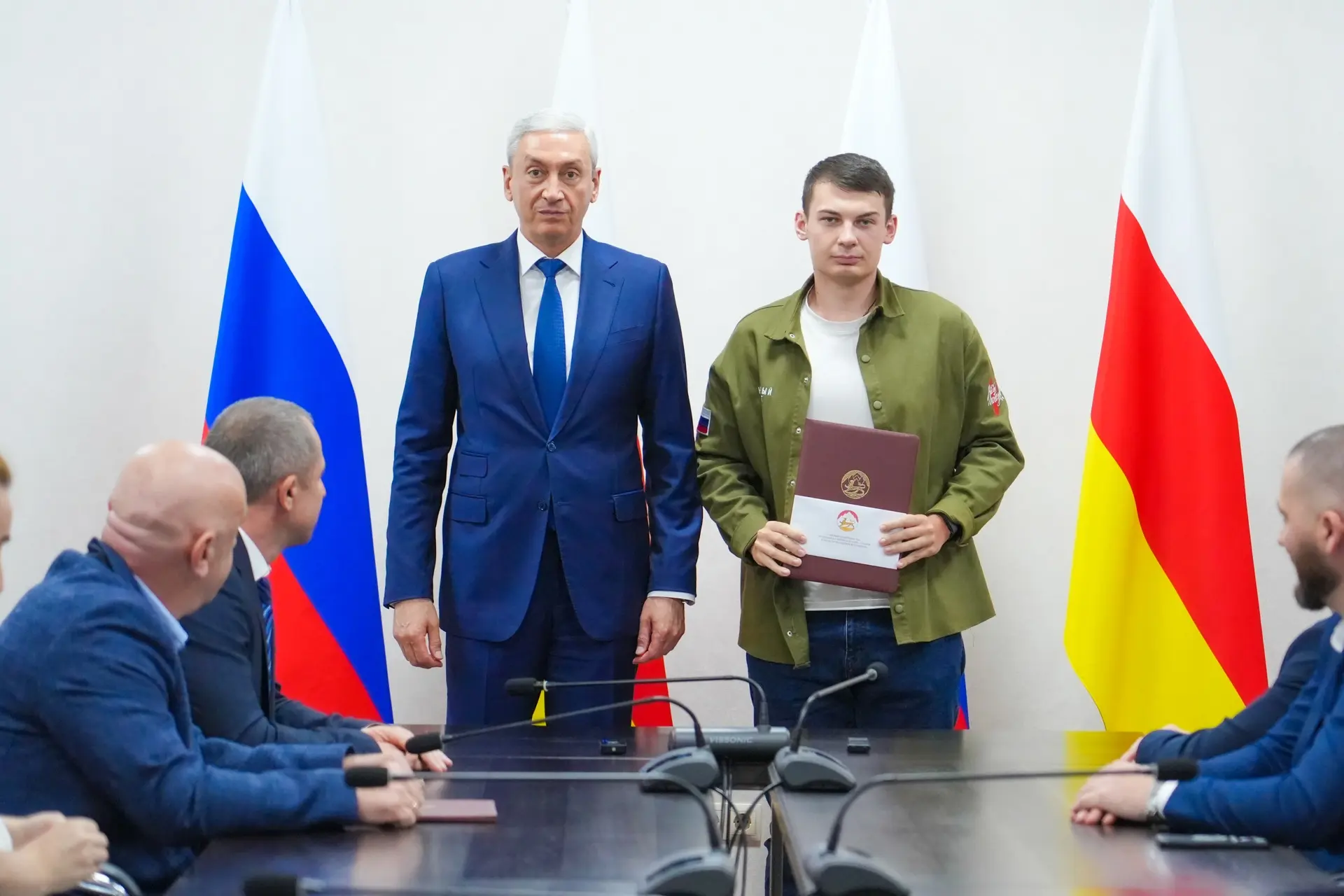 Председатель Правительства РСО – Алания Борис Джанаев вручил дипломы лауреатам премии П...
