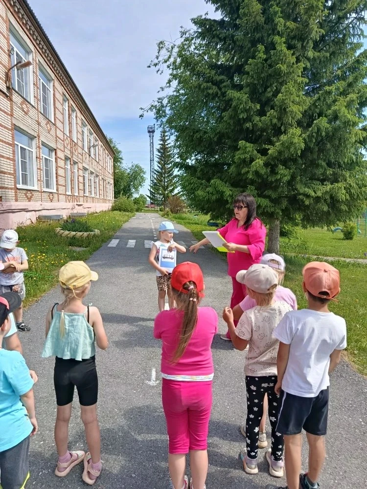 СКОРО ЛЕТО! ПОВТОРЯЕМ ПРАВИЛА ДОРОЖНОГО ДВИЖЕНИЯ