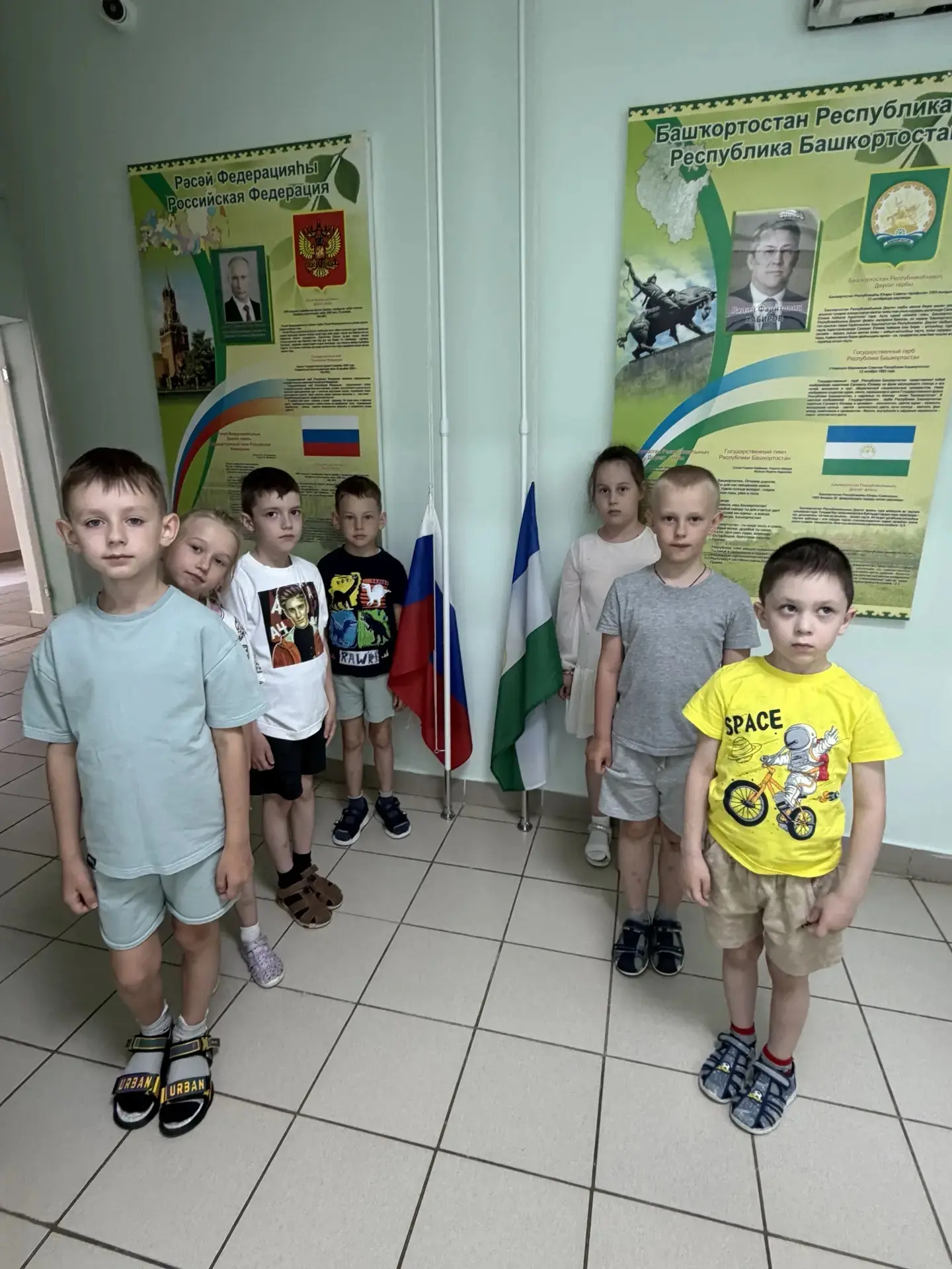 Неделя завершается спуском государственных флагов России и Республики Башкортостан под ...