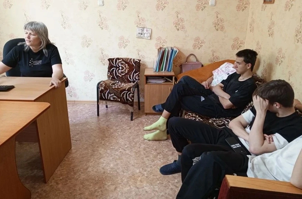 Специалисты постинтернатного сопровождения выпускников Пуртова Т.А. и Рычкова Н.В. пров...