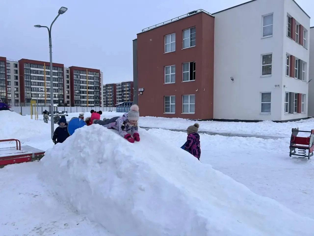 28 января — Международный день горки! В честь этого замечательного дня родители группы №44 «Синички»