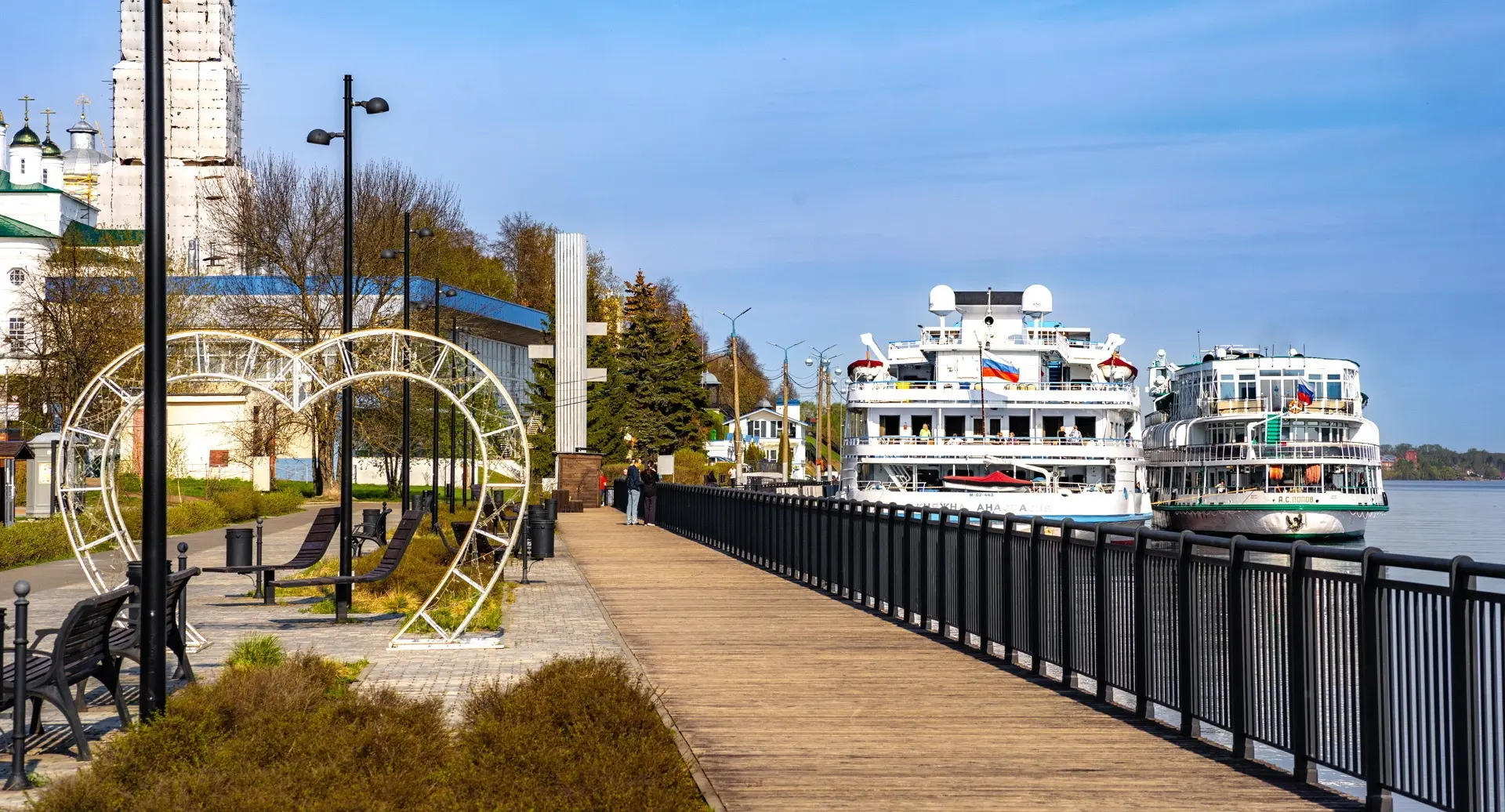 🚢 Больше 130 теплоходов уже приняли наши волжские города в этом году

Старинный Юрьевец тепло встре